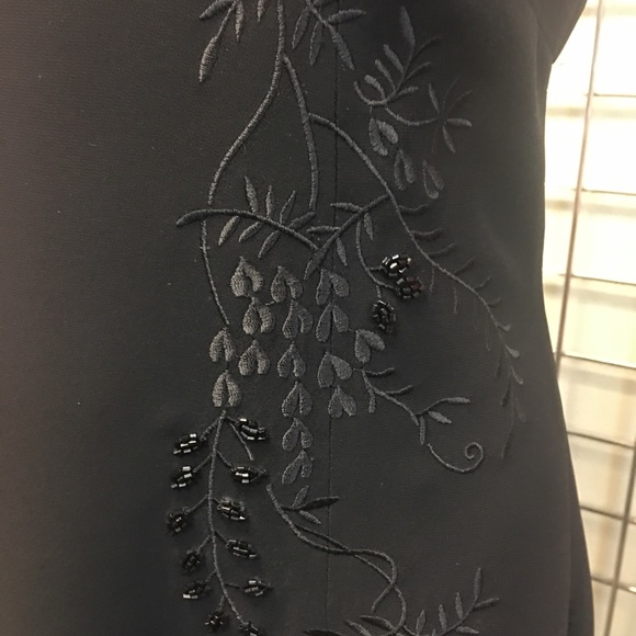 Black dress - Picture 3 of 8